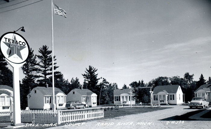 Sall-Mar Resort (Sal-Mar Court) - Vintage Postcard (newer photo)